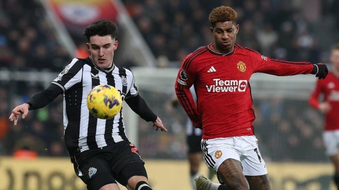 Rashford (phải) thi đấu trong trận Man Utd thua Newcastle 0-1 ở vòng 14 Ngoại hạng Anh tối 2/12, trên sân St James Park. Ảnh: Man Utd