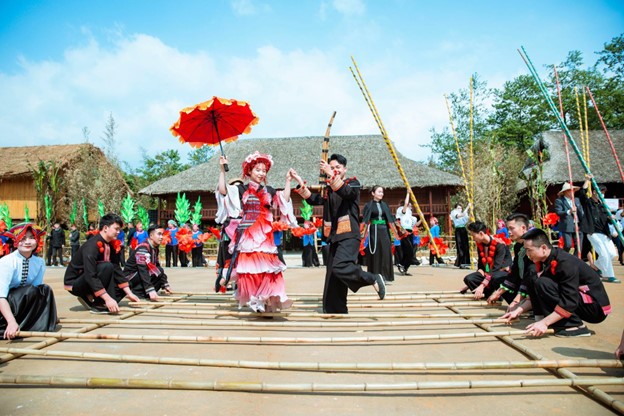 Những trải nghiệm không thể bỏ qua khi đến Sa Pa "săn mây" - Ảnh 9.