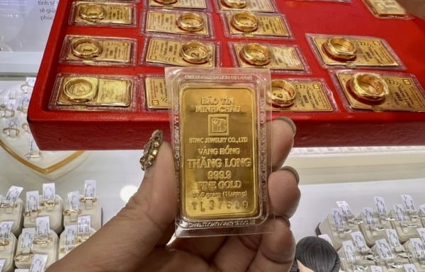 Fuerte caída de 550 mil, el precio del anillo de oro 999,9 bajó a 76,60 millones de VND/tael