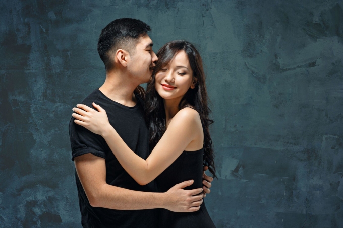 Las mujeres deben compartir su condición con su pareja para comprenderla y encontrar juntos una solución para mejorar la disfunción eréctil. Foto: Freepik