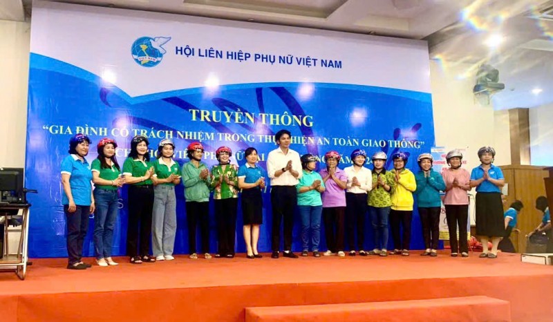 Truyền thông “Gia đình có trách nhiệm trong thực hiện an toàn giao thông” cho hội viên, phụ nữ tại Cần Thơ