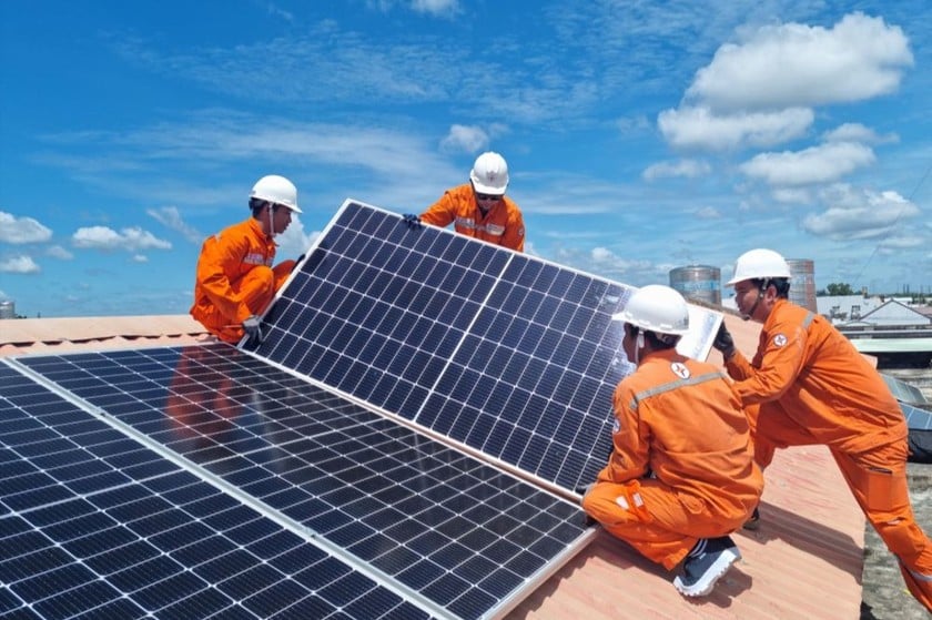 Rooftop solar power now accounts for a significant proportion of the national power system. (Illustration photo: TCCT)