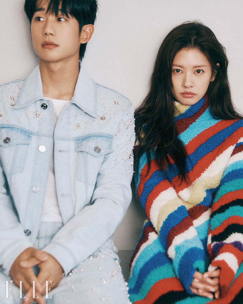 정해인과 정소민이 잡지에서 함께 아름다운 모습을 보여주고 있다. 사진: 엘르