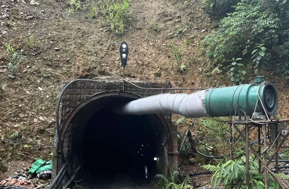 Der Fall wurde strafrechtlich verfolgt und 3 Personen vorgeladen, die mit dem Fall von 3 Arbeitern in Zusammenhang stehen, die beim Bau eines Wasserkraftwerkstunnels ums Leben kamen