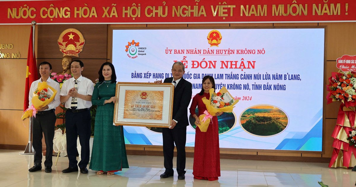 Ceremonia de entrega del Certificado de Monumento Nacional al Volcán Nam B'Lang