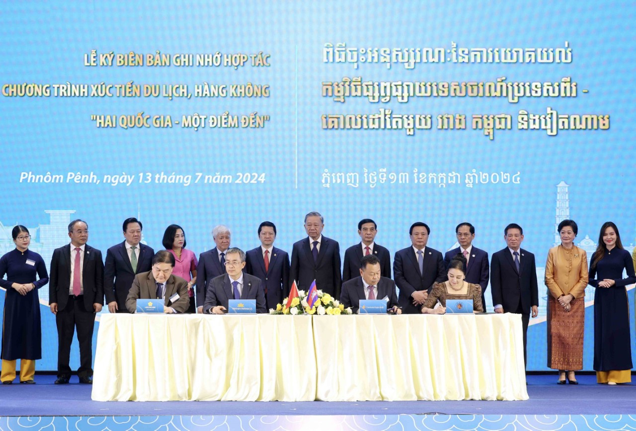 4.พิธีลงนามบันทึกข้อตกลงความร่วมมือโครงการส่งเสริมการท่องเที่ยวและการบิน “สองประเทศหนึ่งจุดหมายปลายทาง”