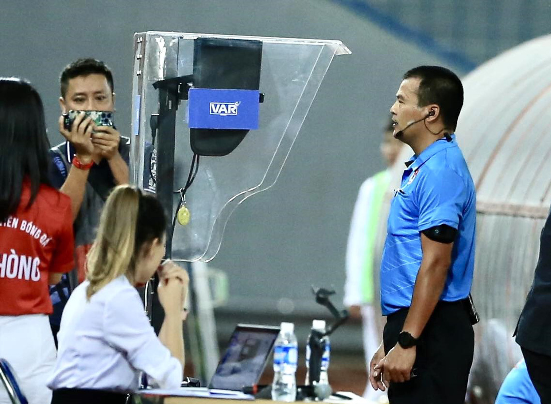 VAR khiến cho V-League trở nên thú vị hơn - Ảnh: MINH ĐỨC