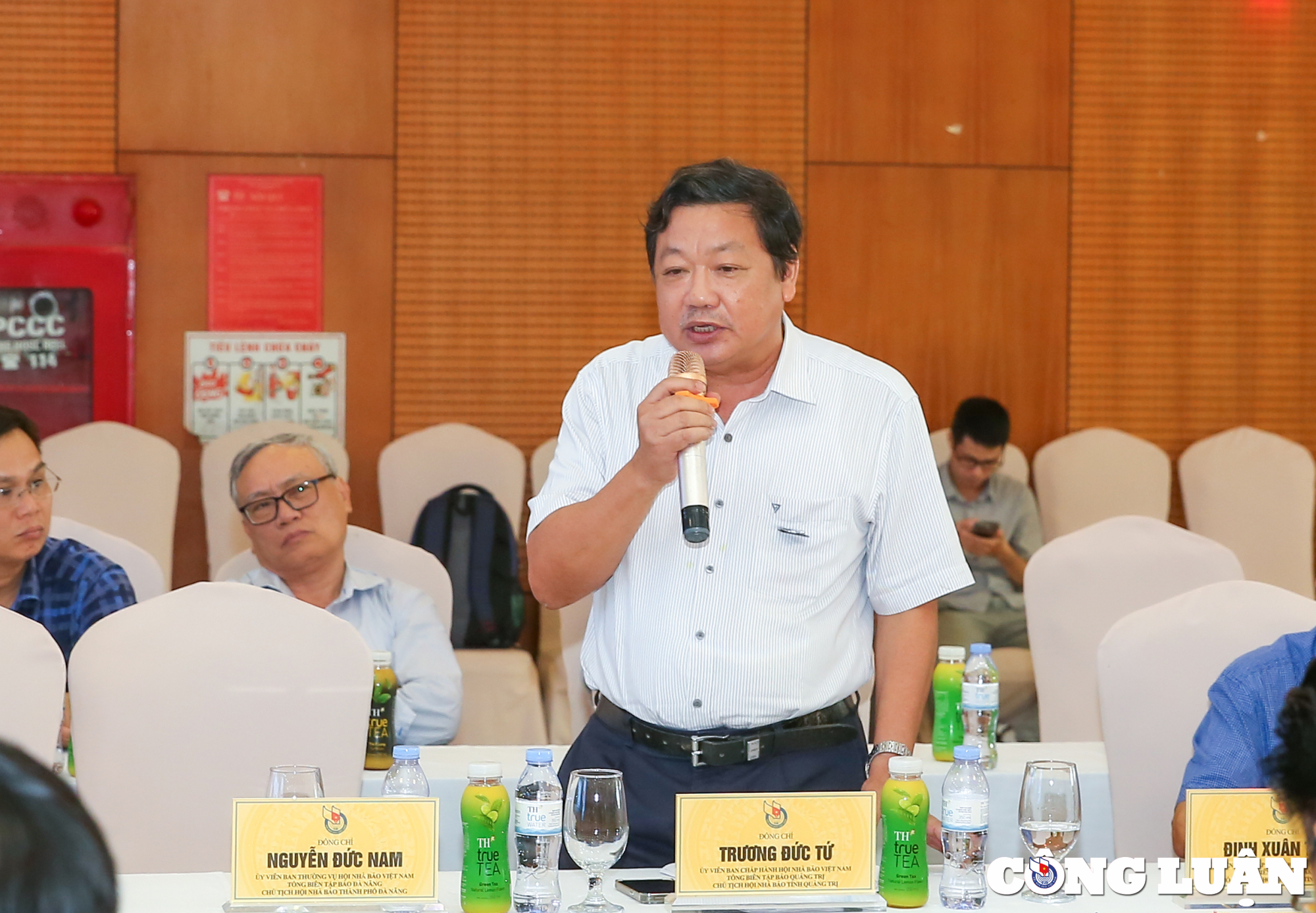 현대적 전문성과 인본주의적 방향으로 저널리즘 활동을 촉진합니다. 이미지 7