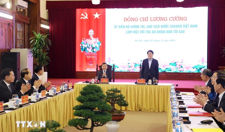 President Luong Cuong works with the Supreme People's Court. Photo: VNA