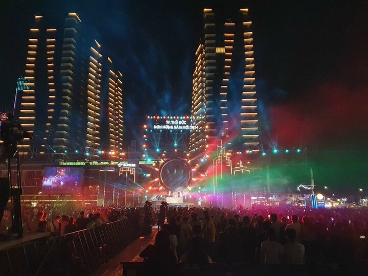 40,000 spectators participated in the Countdown 2024 event with a combination of sound, light and fireworks organized by Truong Thinh Engineering and Technology Joint Stock Company.