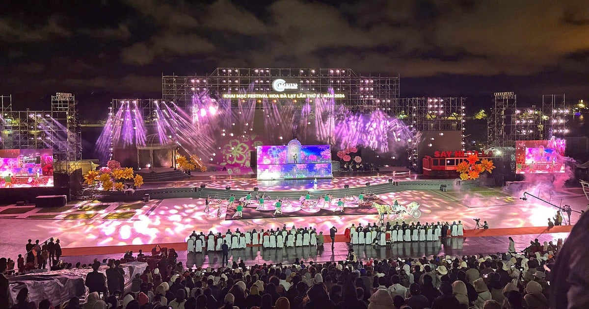 Los estudiantes de Dalat se toman la tarde libre el día de apertura del Festival de las Flores