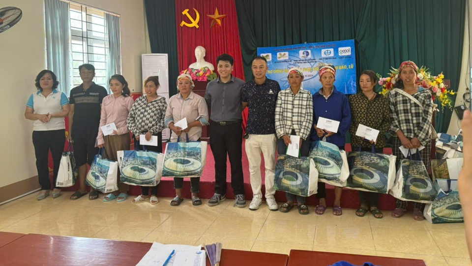 Cadeaux envoyés aux habitants des zones touchées par les inondations à Lao Cai - Photo : Chi Mai