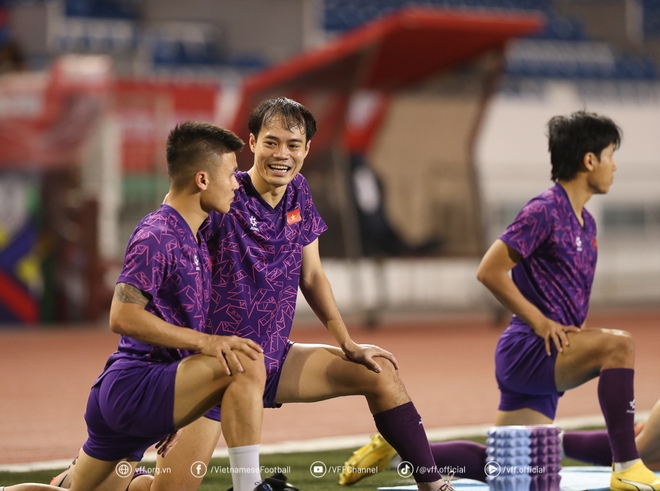 AFF Cup: Đội tuyển Việt Nam tập buổi đầu tiên ở Philippines, sẵn sàng giành 3 điểm- Ảnh 9.