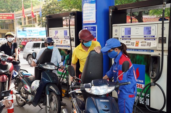 Debe implementarse factura electrónica en comercios minoristas de gasolina