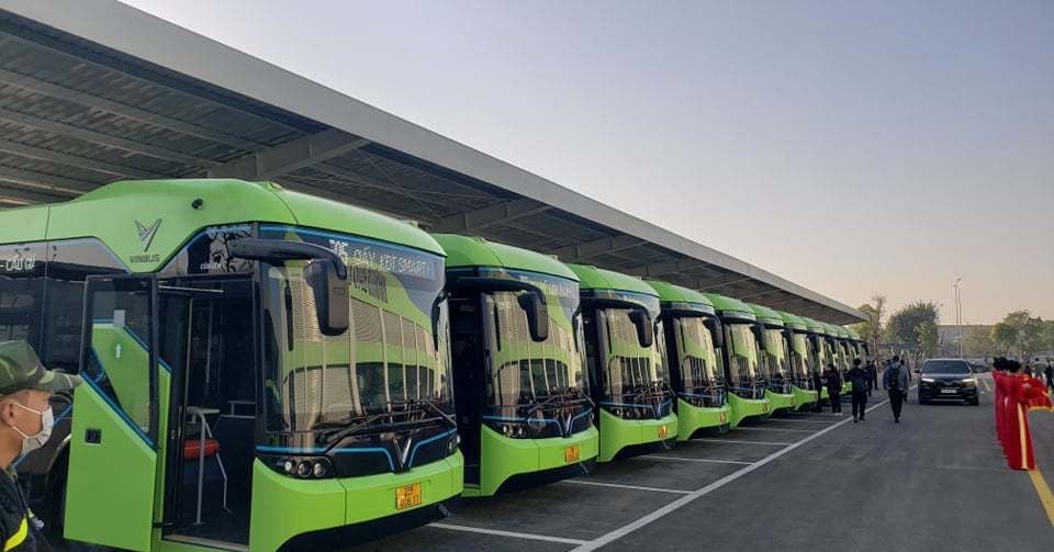 De nombreuses personnes souhaitent que Hanoi passe à des bus 100 % électriques d’ici 2030.