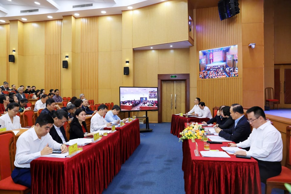 Schauplatz der Wählerversammlung an der Brücke des Bezirks Thanh Xuan