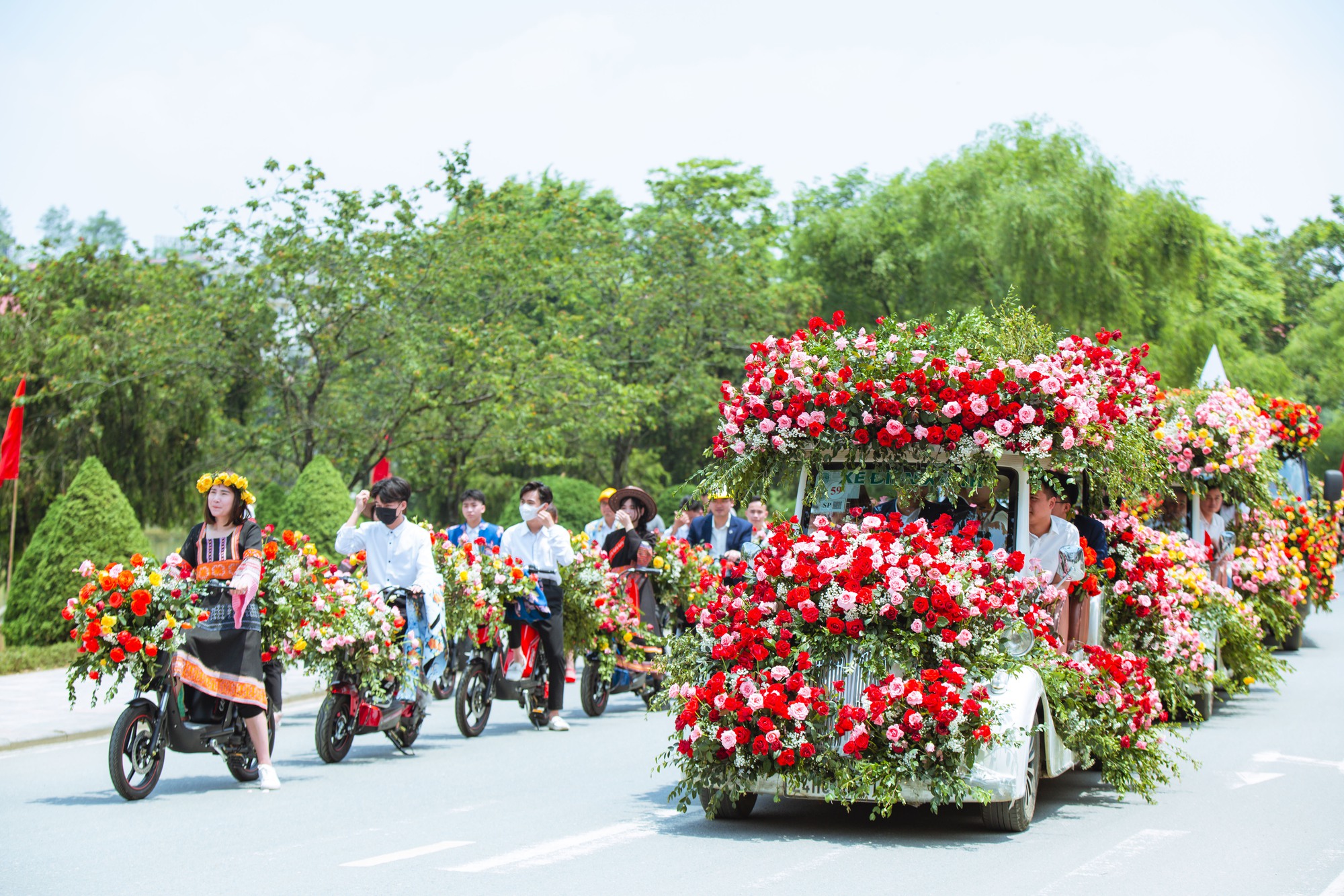 Du lịch Lào Cai bứt phá, “cán đích” sớm năm 2023 - Ảnh 2.