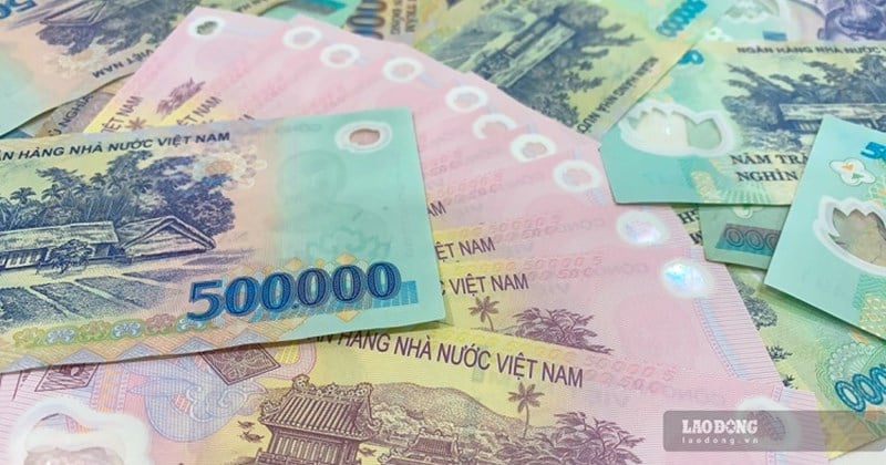 Compare 12-month savings interest rates of Vietcombank, BaoVietBank, MBBank