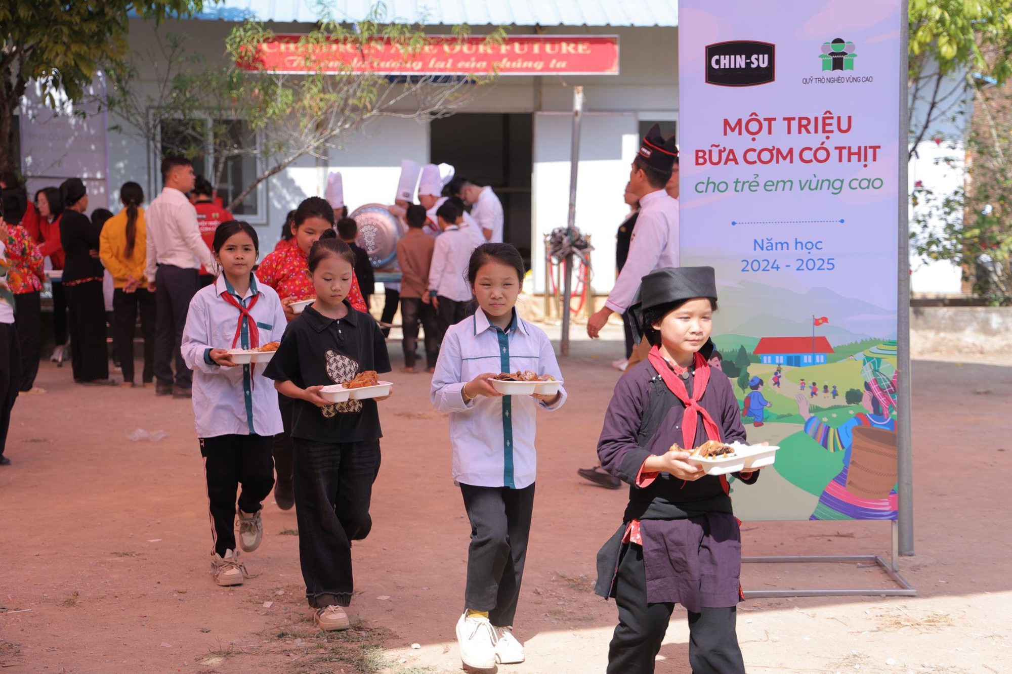 CHIN-SU mang chảo cơm có thịt đặc biệt lên vùng cao “tiếp sức học trò, tiếp lửa thầy cô” nhân dịp 20/11 - Ảnh 6.