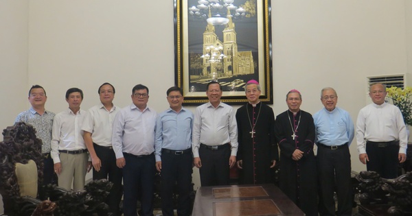 Los líderes de la ciudad de Ho Chi Minh celebran el Tet en el Palacio Arzobispal de la Arquidiócesis de la ciudad de Ho Chi Minh