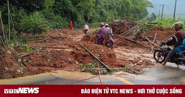 Sạt lở nghiêm trọng trên đèo Đa Mi nối Bình Thuận với TP Bảo Lộc