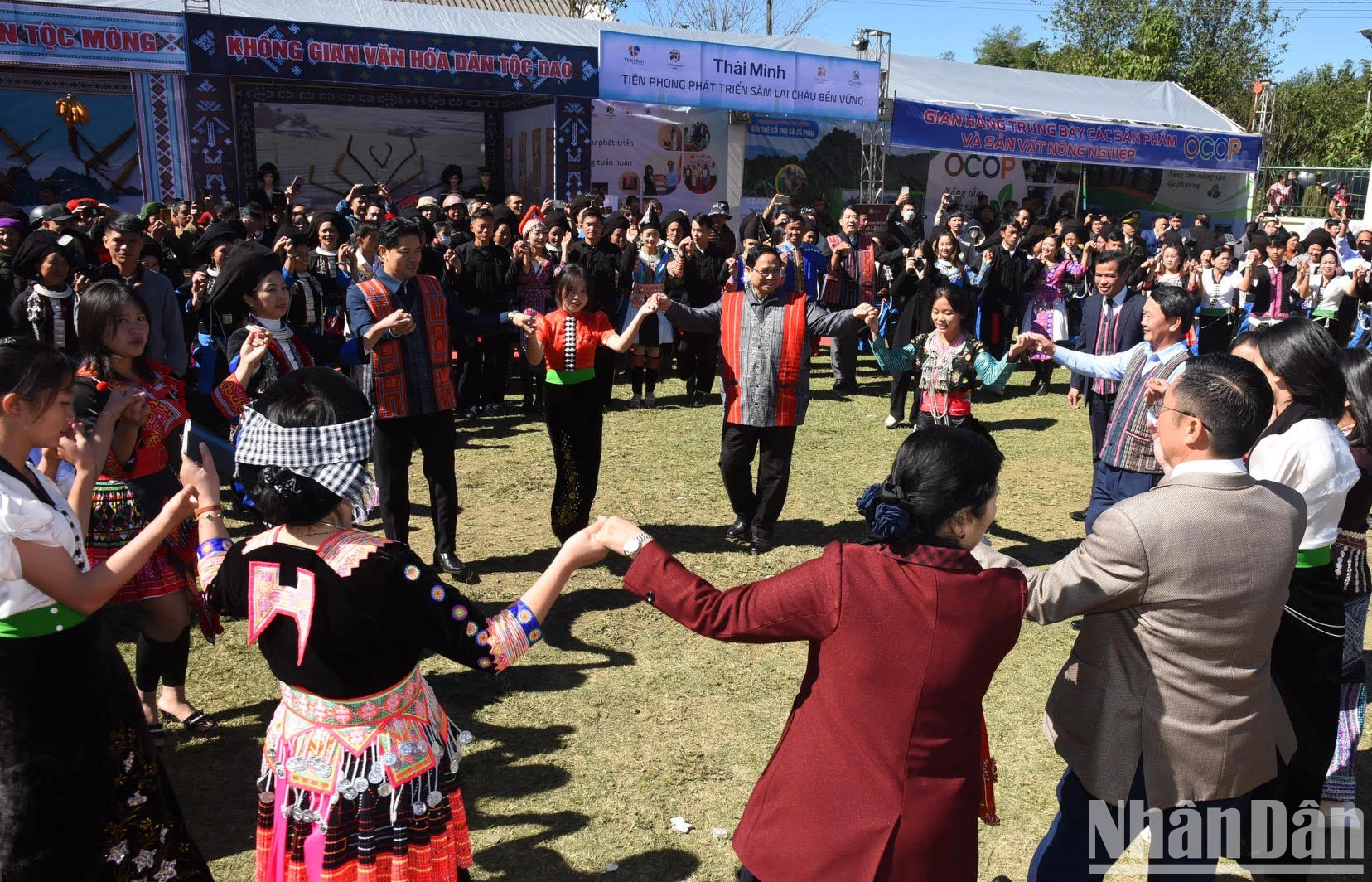 [Photo] Prime Minister celebrates Great Solidarity Day with ethnic people of Lai Chau province photo 11