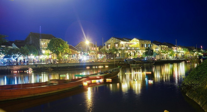 夜のホイアンの街。 (写真:ミン・ドゥック/VNA) ttxvn_hoi an (3).jpg