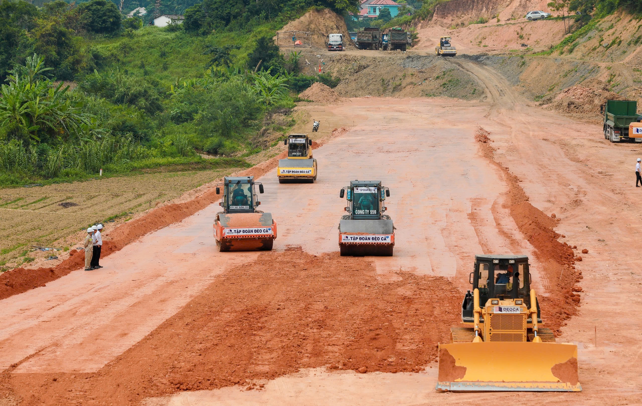 Loạt giải pháp đẩy tiến độ thi công cao tốc Hữu Nghị - Chi Lăng- Ảnh 1.