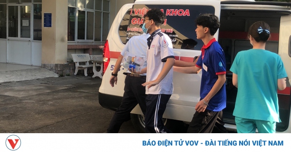 Male student in Ho Chi Minh City takes high school graduation exam in ambulance