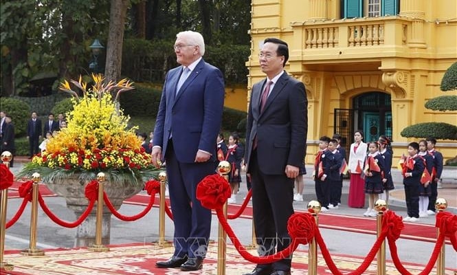 Der Präsident leitete die feierliche Begrüßungszeremonie für den Präsidenten der Bundesrepublik Deutschland.