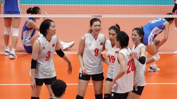 L'équipe féminine de volley-ball du Vietnam a atteint les demi-finales pour la première fois, l'entraîneur Nguyen Tuan Kiet a partagé ses sentiments avec la presse