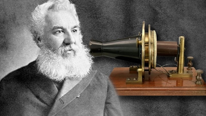 Alexander Graham Bell เป็นบุคคลแรกที่จดสิทธิบัตรโทรศัพท์