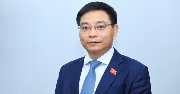 Le ministre Nguyen Van Thang a été ému lorsque le projet de ligne à grande vitesse a été approuvé par l'Assemblée nationale.