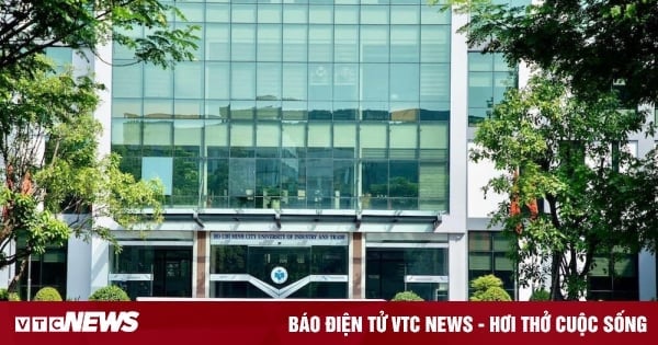 La Universidad de Ho Chi Minh City descubrió que 20 estudiantes estudiaban y tomaban exámenes para otros.