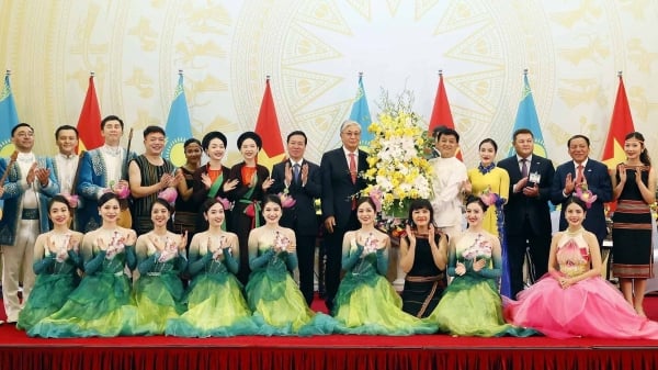 Präsident Vo Van Thuong gab einen Empfang, um den Präsidenten von Kasachstan in Vietnam willkommen zu heißen.