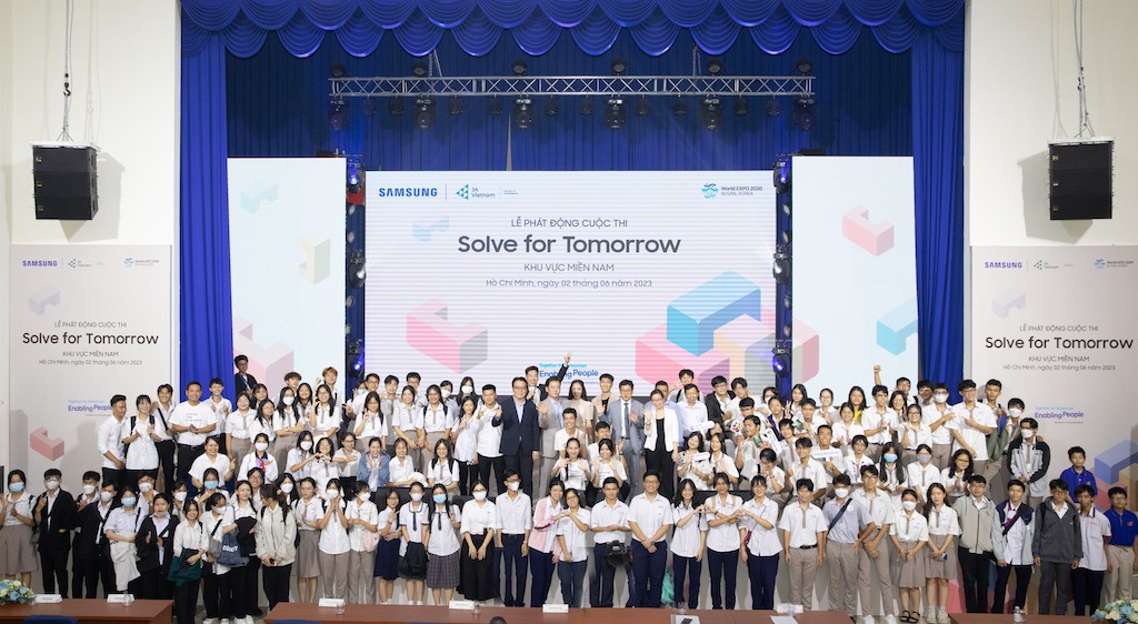 Solve for Tomorrow tiếp lửa đam mê cho tài năng công nghệ trẻ tại miền Nam