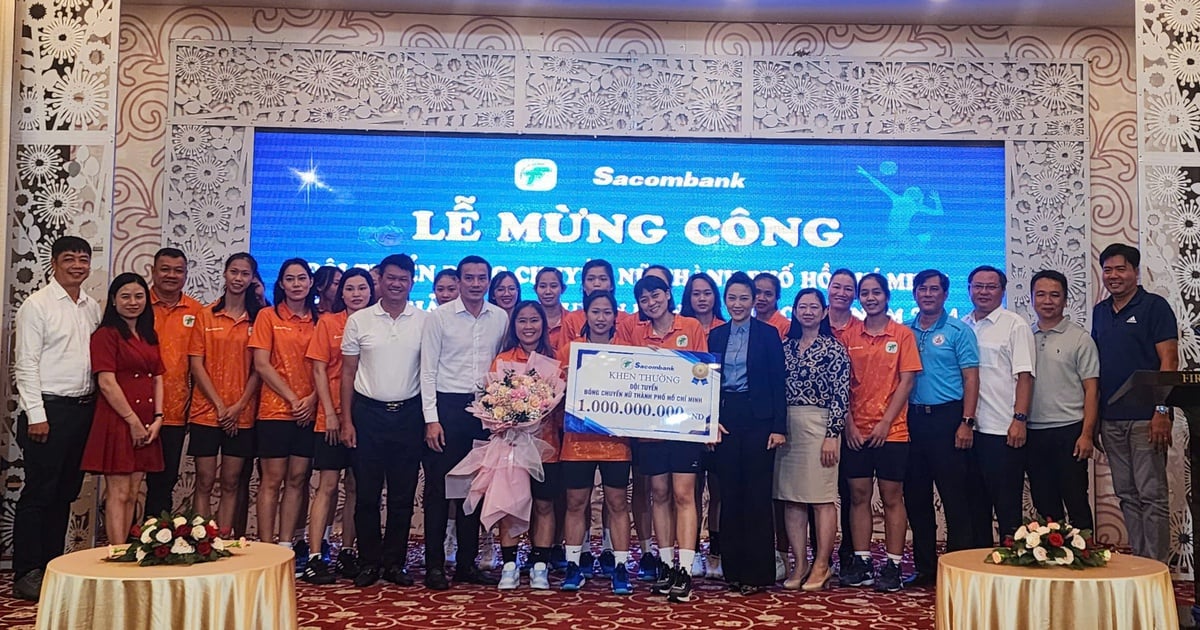 L'équipe féminine de volley-ball de Hô-Chi-Minh-Ville reçoit des milliards après sa promotion