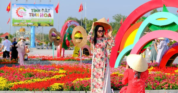 El pueblo de las flores de Sa Dec se llena de coloridos días festivos