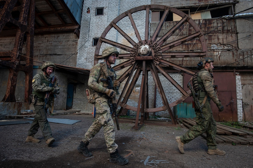 Ukraine xác nhận rút khỏi thành trì Marinka - 1