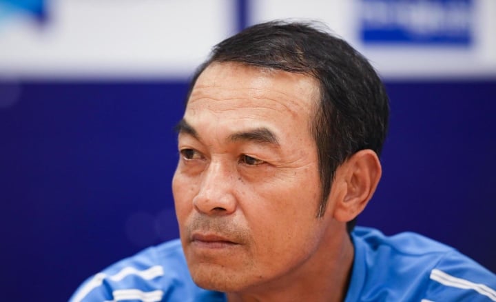 Coach Dinh The Nam temporarily leads Hanoi FC.