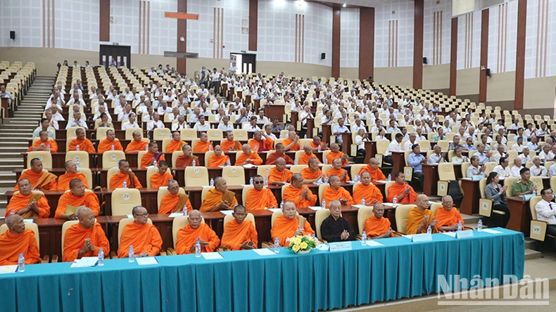 Échange d'expériences dans la constitution d'une équipe de cadres issus de minorités ethniques dans la province de Tra Vinh (photo 1)