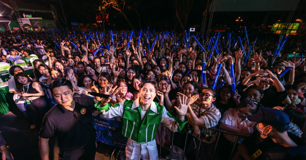 Anh Tu und Rhyder begeistern das Publikum in Hanoi