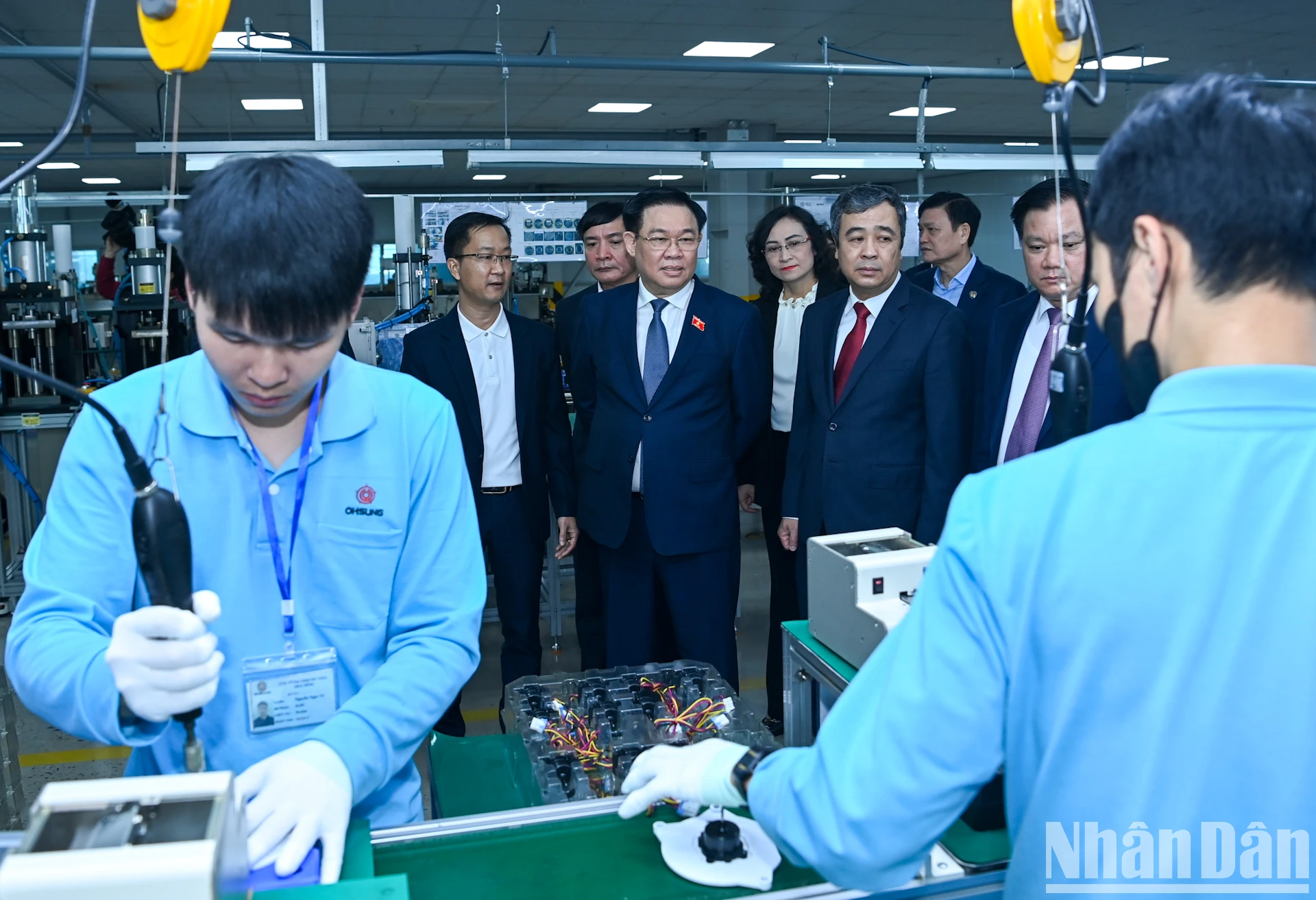 [Photo] Le président de l'Assemblée nationale Vuong Dinh Hue visite et offre des cadeaux aux travailleurs de la province de Thai Binh, photo 6