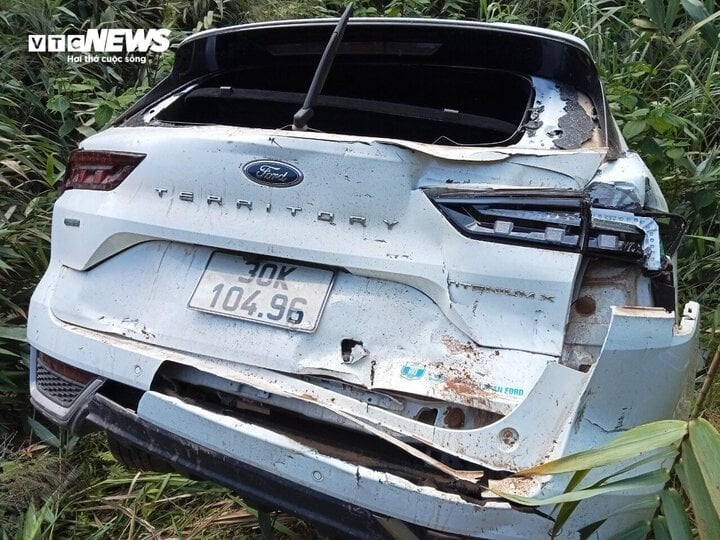 Das Auto wurde nach dem Unfall stark beschädigt. (Foto: Phan Vinh)