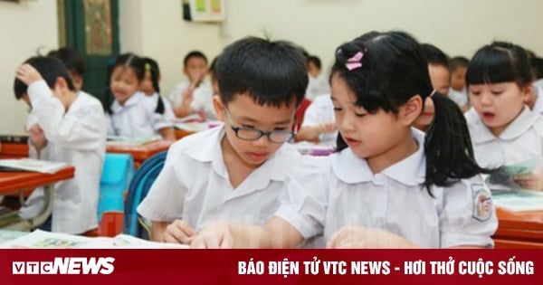 2 nhóm học sinh, sinh viên không phải đóng học phí