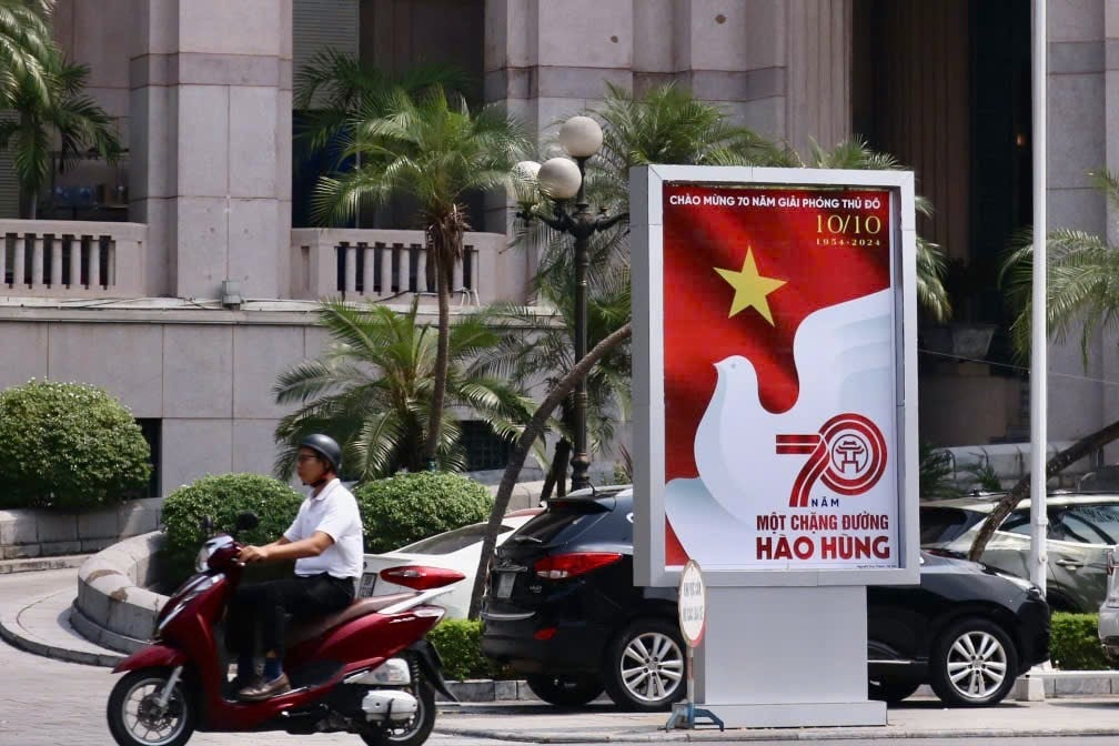 Hanoi decora sus calles para celebrar los 70 años de la Liberación de la Capital (foto 9)