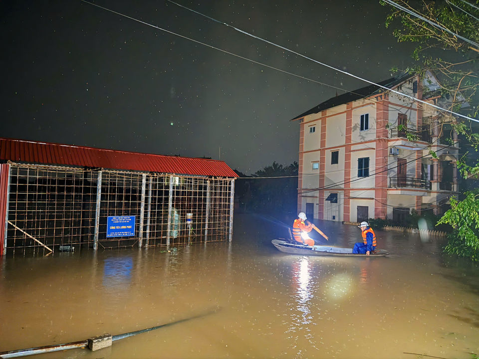 水が引くとすぐに電気が復旧します - 写真1