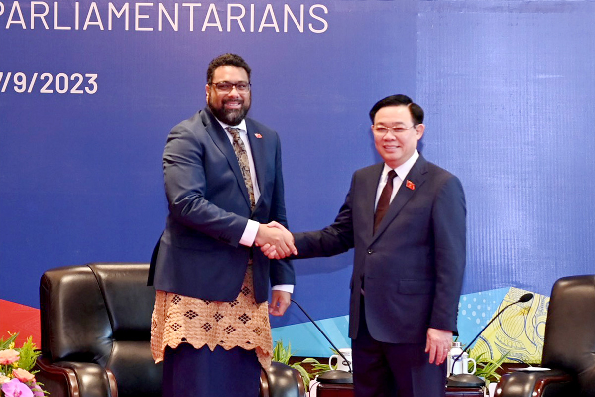 El presidente de la Asamblea Nacional, Vuong Dinh Hue, recibe al presidente del Parlamento del Reino de Tonga -3