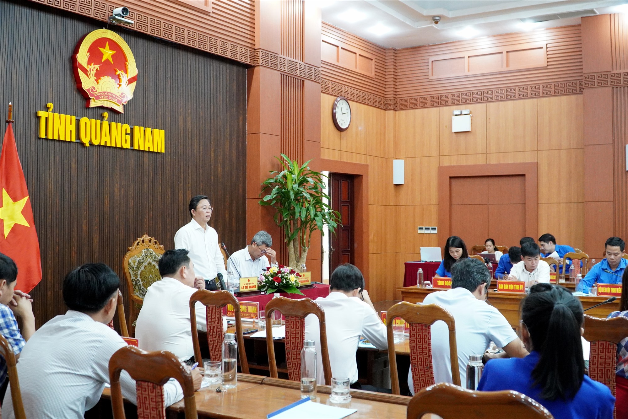 Chairman of the Provincial People's Committee Le Tri Thanh speaks at the dialogue. Photo: H.Q