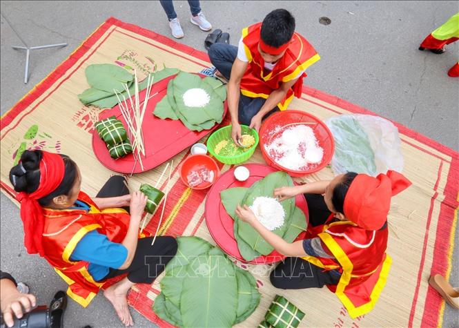 Journée de commémoration du roi Hung 2023 : concours de fabrication de Banh Chung et de Banh Giay attrayants